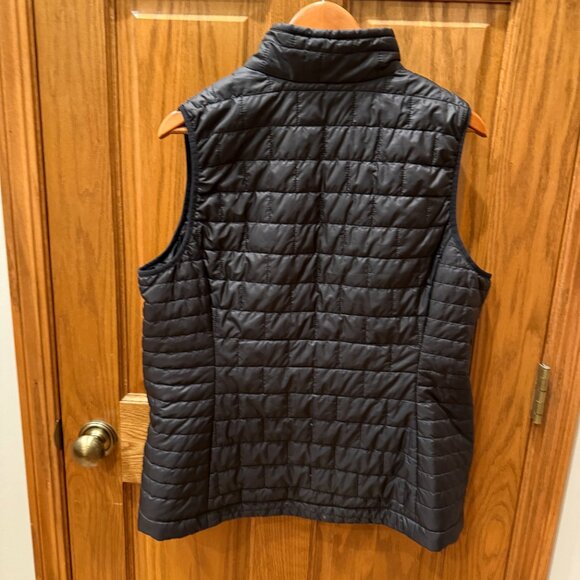 Patagonia Nano Puff Insulated Vest in Black, XL - Picture 6 of 11